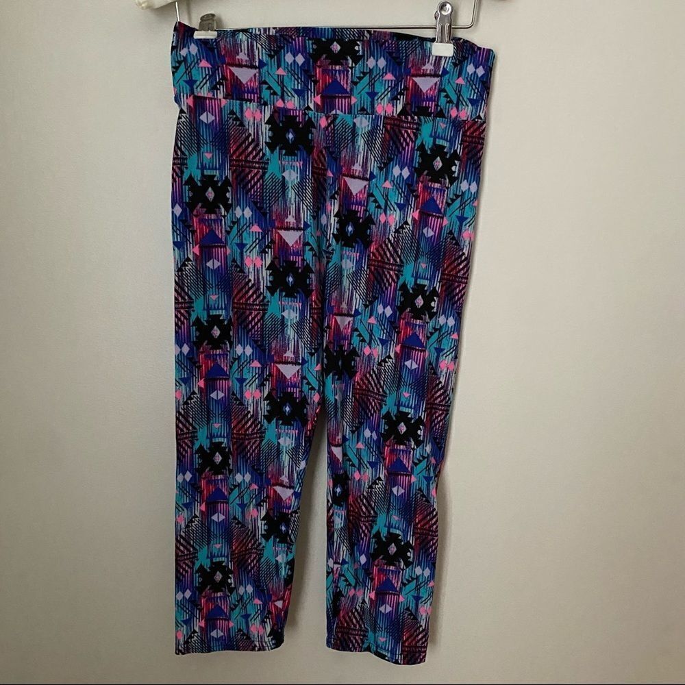 Cropped Leggings Capris Patterned Multi-Color Athleisure Athletic Workout Casual - Picture 1 of 6